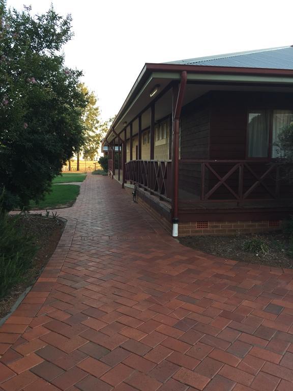 Aussie Cabins Otel Dubbo Dış mekan fotoğraf